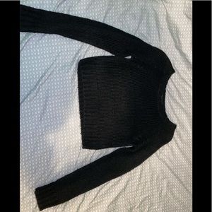 Black cropped fuzzy sweatshirt